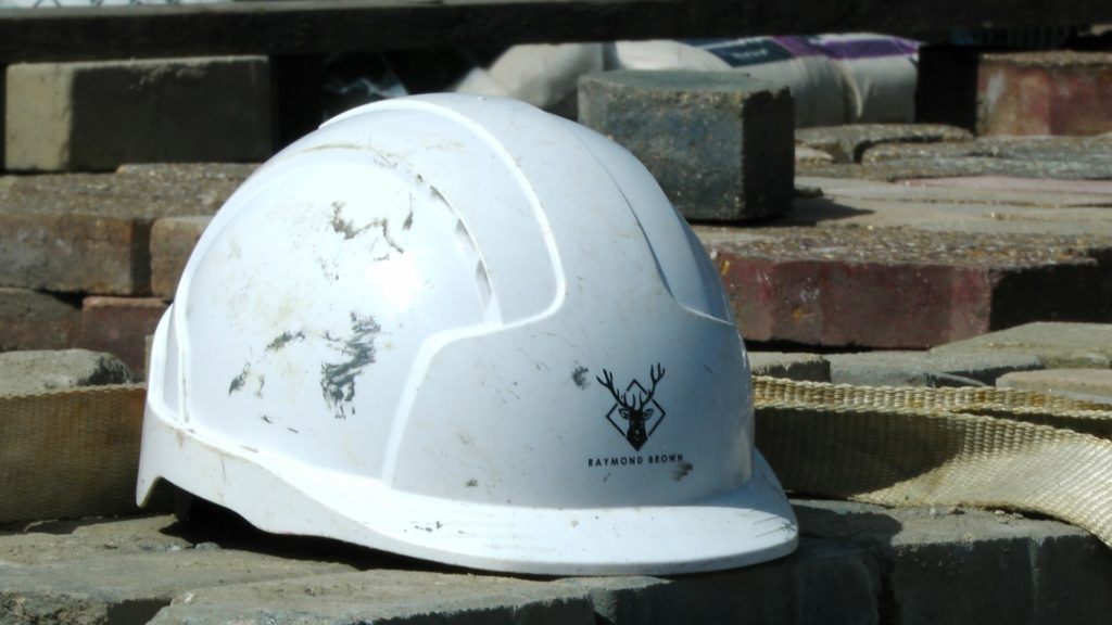 construction-worker-safety-helmet